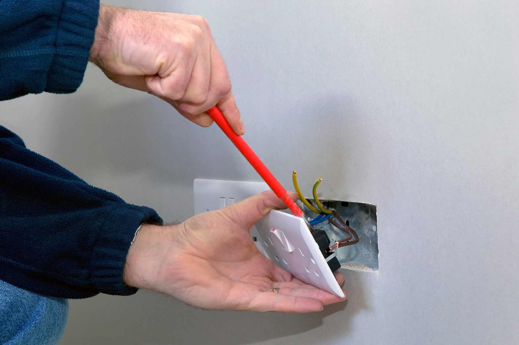 Our electricians can install plug sockets for domestic and commercial proeprties in Dereham and the local area. 